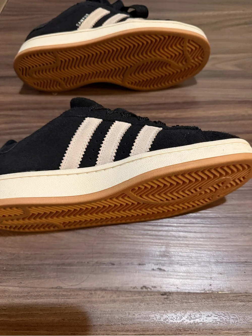 adidas women sneaker